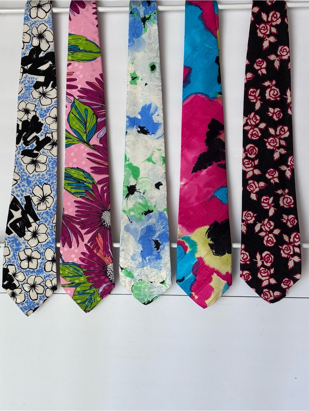 5 -Vintage BUCCELLI Silk Men’s Neckties (NWOT) Beautiful Floral Design (NOS)